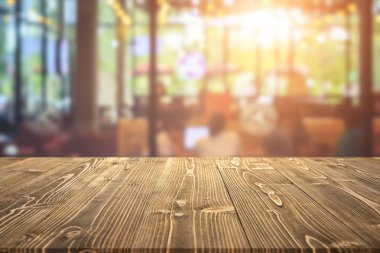 Ahşap tahta veya tablo ve soyut arka plan bulanık. Ücretsiz girintili