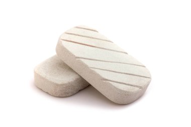 Beyaz arkaplanda izole edilmiş deri fırçası için hafif kumtaşı