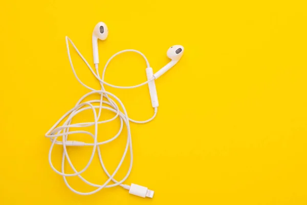Top View White Tangle Earphone Yellow Background Copy Space Text — Stock Photo, Image