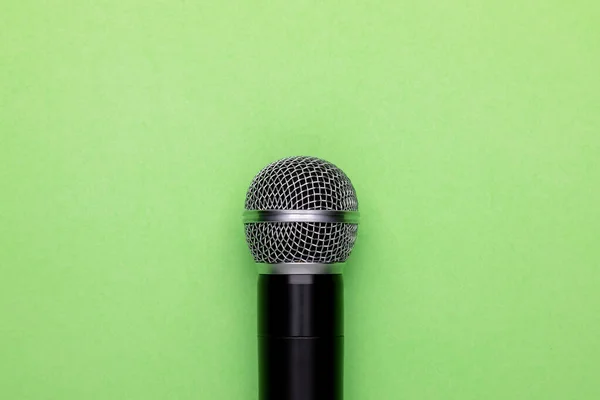 Vue Dessus Nouveau Microphone Sans Fil Noir Sur Fond Couleur — Photo