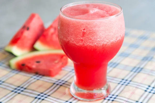 Frozen Blended Red Watermelon Smoothie Und Scheiben Wassermelone Stockbild