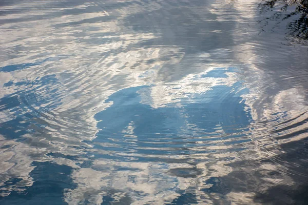 Réflexion Lacustre Avec Nuages Ondulations North Turtle Lake Minnesota — Photo