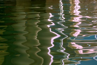 İsrail 'de Ölü Deniz' in kaplıca suyundaki soyut desen