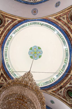 Akko, İsrail 04-29-2025 Acre 'deki güzel El Cezzar Camii' nin içinde, Akko 'nun eski şehri güneşli bir günde.