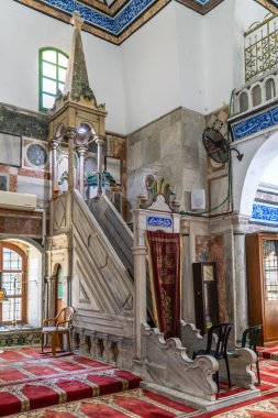Akko, İsrail 04-29-2025 Acre 'deki güzel El Cezzar Camii' nin içinde, Akko 'nun eski şehri güneşli bir günde.