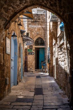 Akko, İsrail 04-29-2025 Eski Acre şehrinde kemerli geçiş, Akko, İsrail.