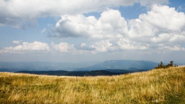 Güzel dağ manzarası fotoğrafı. Görüntü kasten tonda.