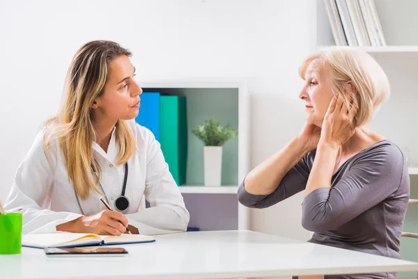 Senior Patient Telling Female Doctor How She Having Problems Her — Stock Photo, Image