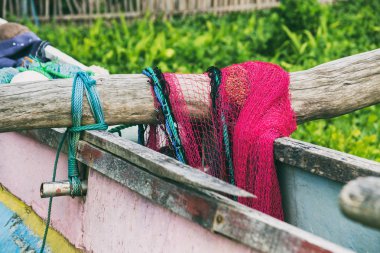 Tekne ve balıkçılık Sri Lanka.Image net bir parçası az gürültü nedeniyle yüksek ISO fotoğraf makinesinde ayarla içerir ve kasıtlı olarak tonda.