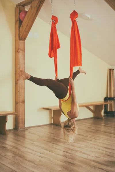 Woman Doing Aerial Yoga Fitness Studio Image Intentionally Toned — Stock Photo, Image