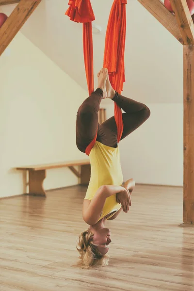 Woman Doing Aerial Yoga Fitness Studio Image Intentionally Toned — Stock Photo, Image