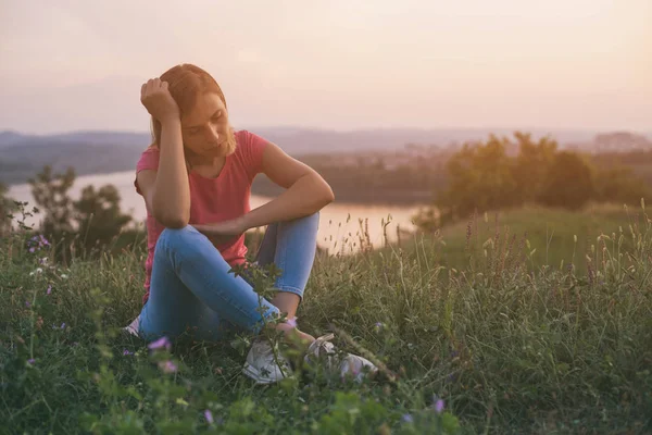 Sad Woman Sitting Alone Cityscape River View Her Image Intentionally — Stock Photo, Image