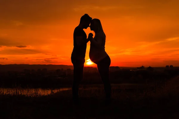 Silhouettes Husband Pregnant Wife Enjoy Spending Time Together Outdoor Toned — Stock Photo, Image