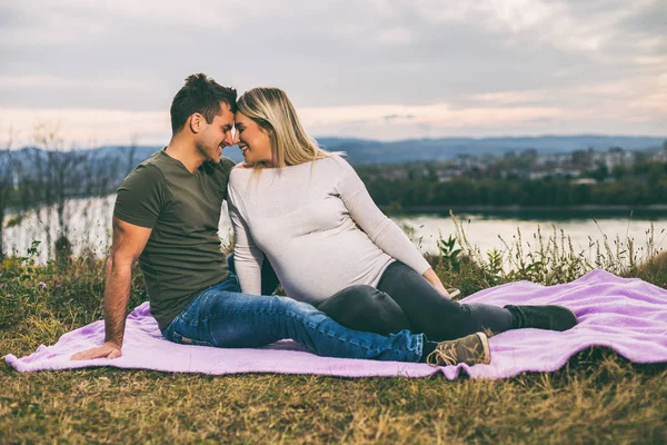 Marito Sua Moglie Incinta Godono Trascorrere Del Tempo Insieme All — Foto Stock