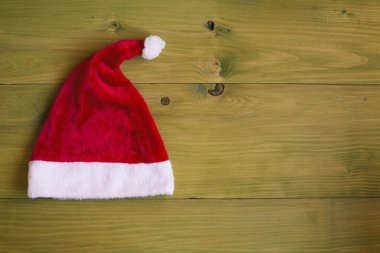Noel Baba şapkası görüntü üzerinde ahşap masa. Görüntü tonda.