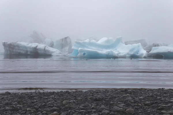 冰岛的钻石海滩 由于相机上设置的高伊索 图像中的噪音很小 — 图库照片