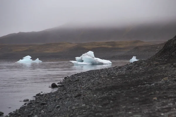 Iceland Image のダイヤモンド ビーチには高 Iso のカメラ設定のため少しノイズが含まれています — ストック写真