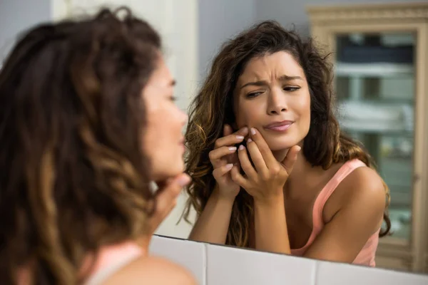 Beautiful Woman Squeezing Pimple Bathroom — Stock Photo, Image