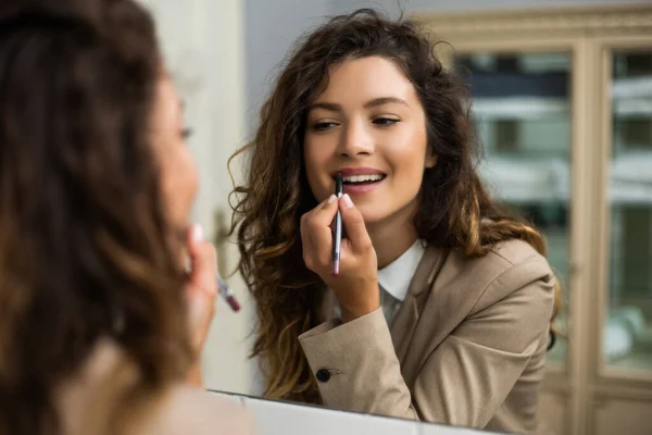 Businesswoman Applying Lipstick While Preparing Work — Stock Photo, Image
