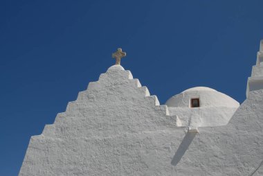 Mykonos, Cyclades Adası Yunanistan 'daki Beyaz Ortodoks Kilisesi' nin panoramik manzarası