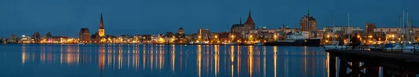 Rostock vista panorâmica à noite — Fotografia de Stock