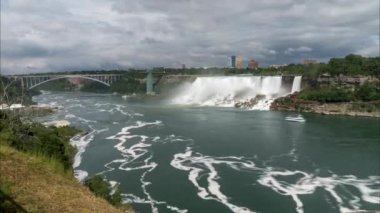 Niagara Falls Horseshoe Falls bölümüne. Zaman atlamalı.