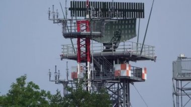 Kapılırken, Almanya - 09 Haziran 2018: Hava üssünde Wunstorf Bundeswehr Open Day. Radar istasyonu.