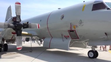 Kapılırken, Almanya - 09 Haziran 2018: Hava üssünde Wunstorf Bundeswehr Open Day. Lockheed P-3 Orion dört motorlu turboprop Anti-denizaltı ve deniz gözetleme uçağı olduğunu.
