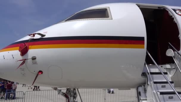 Остенде, Германия - 9 июня 2018 года: День открытых дверей на авиабазе Остенде. Bombardier Global VIP . — стоковое видео