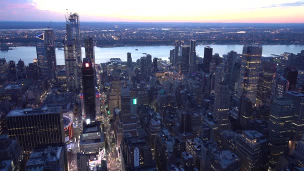 Nova York, EUA - 16 de junho de 2018: Fotografia aérea de Nova York e horizonte na noite de verão — Vídeo de Stock