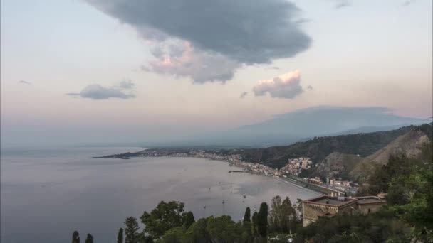 イタリア、シチリア島のタオルミーナのパノラマの朝の景色 — ストック動画