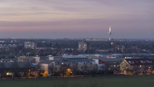 Noche de febrero en las afueras de Hannover en Baja Sajonia en Alemania — Vídeo de stock