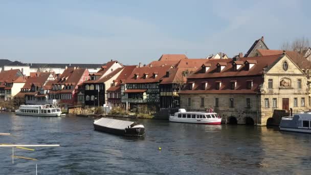 Bamberg, Németország-március 30, 2019: kilátás a Bamberg a város felső-Frankföld, Németország, a folyó Regnitz. — Stock videók