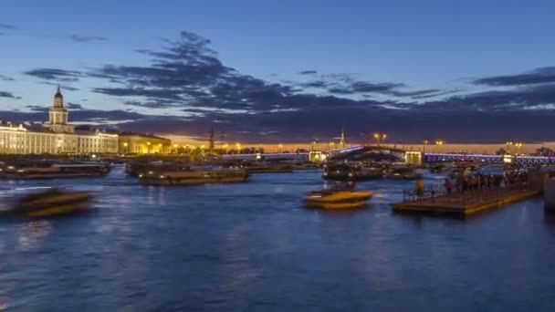 The raised Palace bridge at white nights in the city of Saint Petersburg. — Stock Video