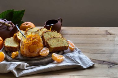 Mandalina Reçeli Tepesi ve limonlu çay ile sırlı turuncu kek