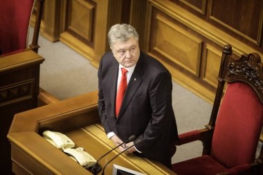 11.26.2018 Ukrayna. Kiev. Ukrayna'nın Verkhovna Rada. Ukrayna'da sıkıyönetim Yasası için oylama. Petro Poroshenko görüşmeler hakkında sıkıyönetim saldırganlık ile bağlantılı olarak empoze etmek gerek