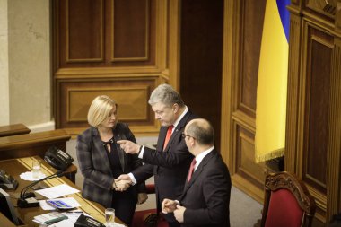 11.26.2018 Ukrayna. Kiev. Ukrayna'nın Verkhovna Rada. Ukrayna'da sıkıyönetim Yasası için oylama. Ukrayna Parlamentosu milletvekili bir yasa için ihtiyacı konusunda sıkıyönetim üzerinde tartışmak.