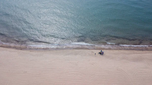 無人機から撮影海岸線。海と砂. — ストック写真
