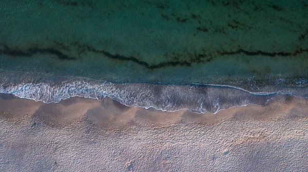 Sulla costa. Fotografato dal drone. Servizio fotografico aereo . — Foto Stock