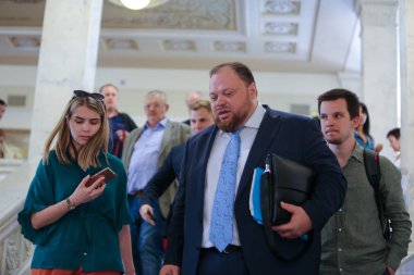 05.22.2019 Ukrayna. Kiev. Stefanchuk Ruslan, Verkhovna Rada 'nın oturum aralarında bir röportaj veriyor..