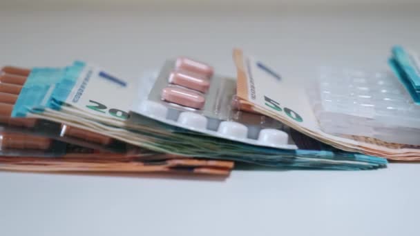 Finanzumsätze auf dem Pharmamarkt, steigende Preise für verschiedene Medikamente für kranke Patienten. Teure Gesundheitstherapie, Verdienst und Ersparnisse beim Arzneimittelkauf — Stockvideo