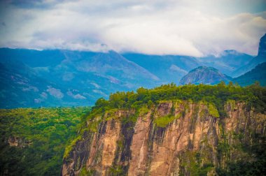 Dağlar Valparai doğal manzaralı