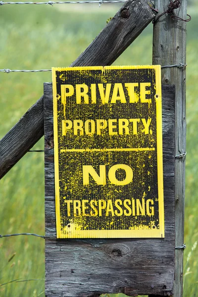 Özel mülkiyet British Columbia Kanada'da yasak işareti girin