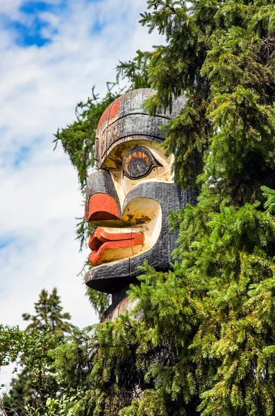 Haida Totem Pole Alberta Legislatura Bulding Edmonton Alberta Canada — Fotografia de Stock