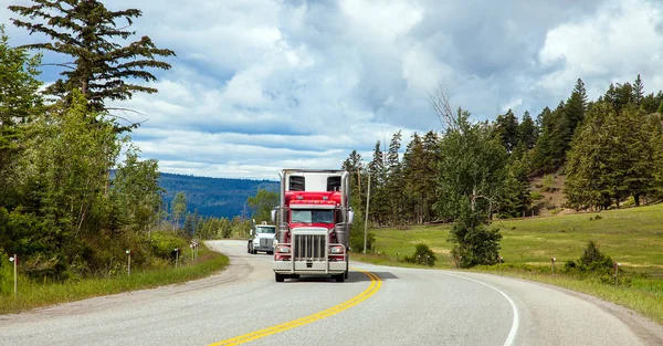 British Columbia Kanada Williams Gölde Kamyon — Stok fotoğraf