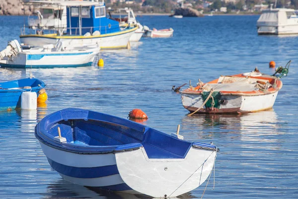 Рыбацкие Лодки Гавани Греции — стоковое фото