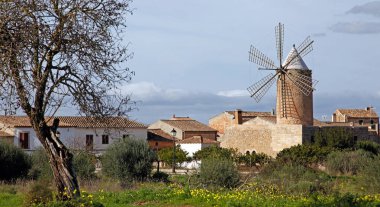 Algadia, Mallorca, İspanya, 17 Aralık 2018 eski bir t yel değirmeni