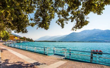 Lombardiya İtalya'da Lago d Iseo üzerinde Lovere Gezinti