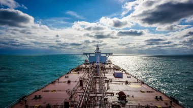 Okyanus tarafından bir tanker devam