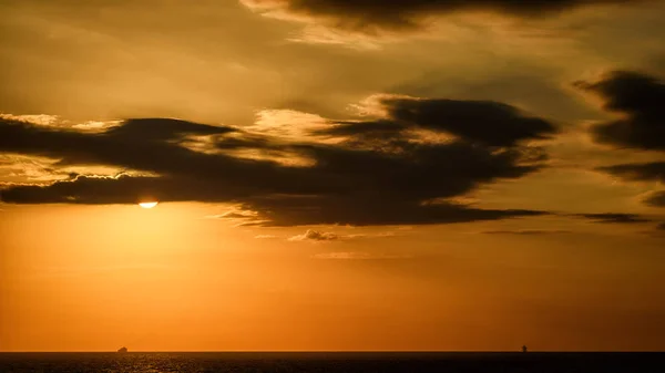 Pôr Sol Oceânico Captura Ponte Navegação Petroleiro Bruto — Fotografia de Stock